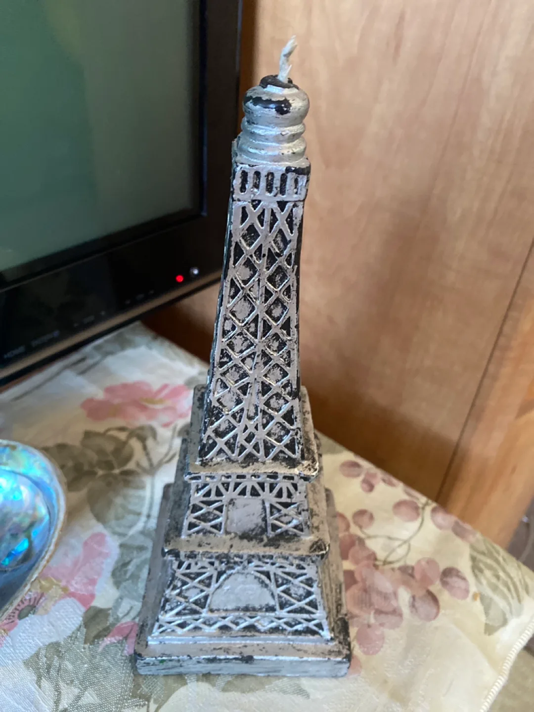 Eiffel Tower Shaped Candle image indicator(2)