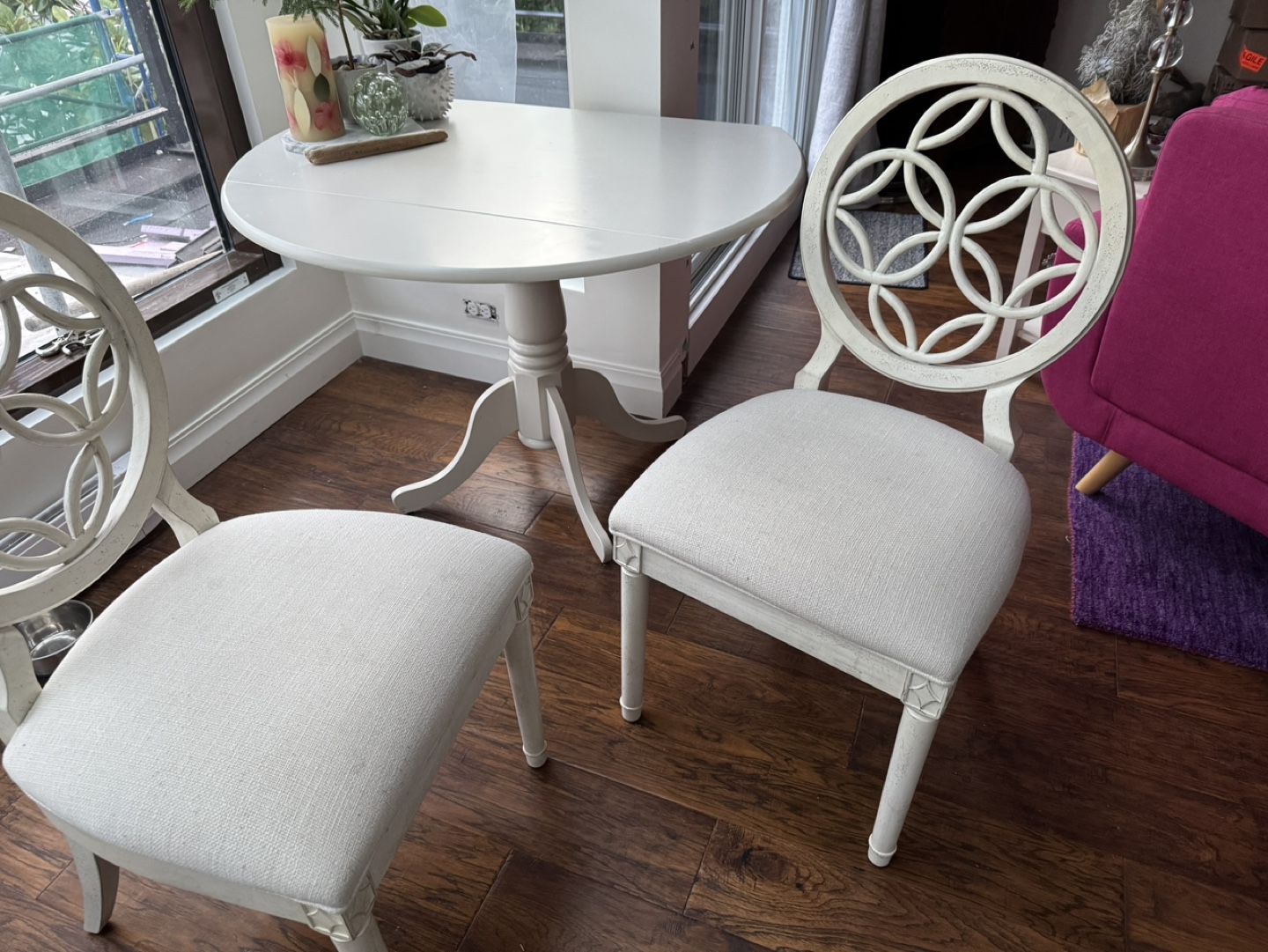 Lovely cream drop leaf table and 2 stylish chairs - photo 3