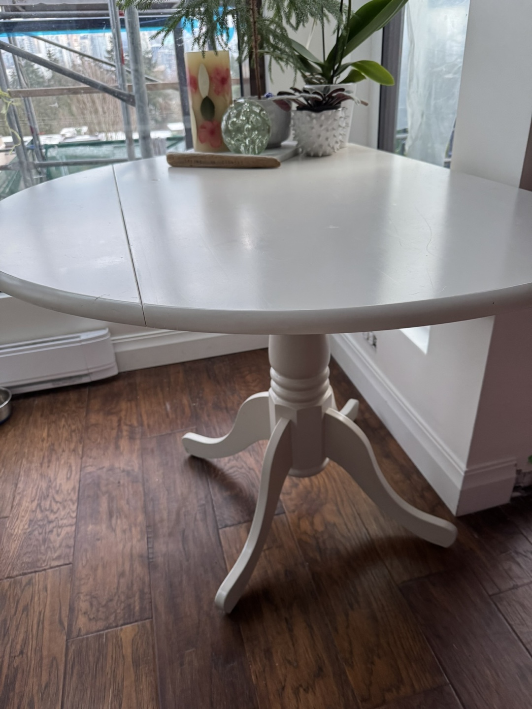 Lovely cream drop leaf table and 2 stylish chairs