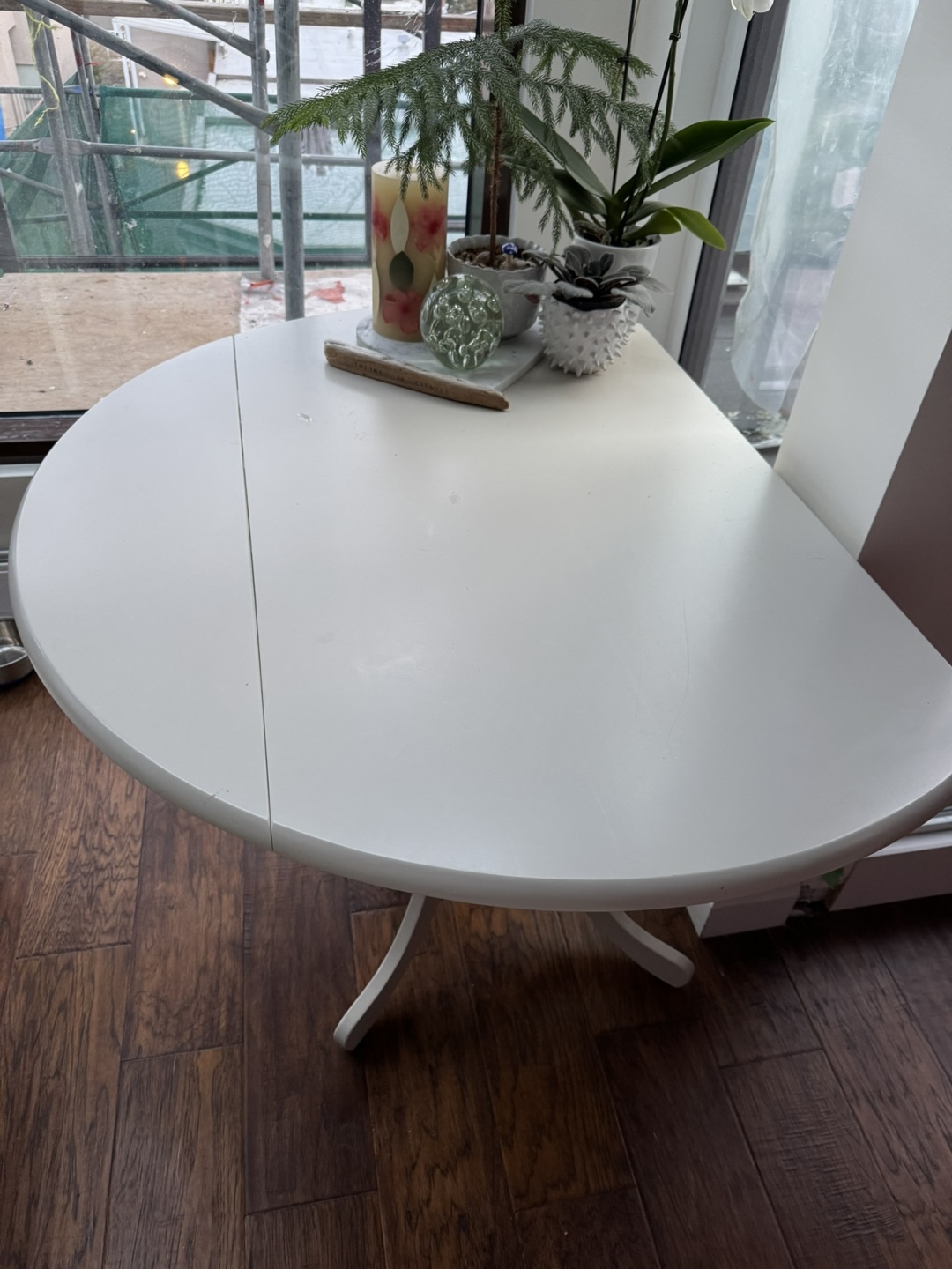 Lovely cream drop leaf table and 2 stylish chairs - photo 2