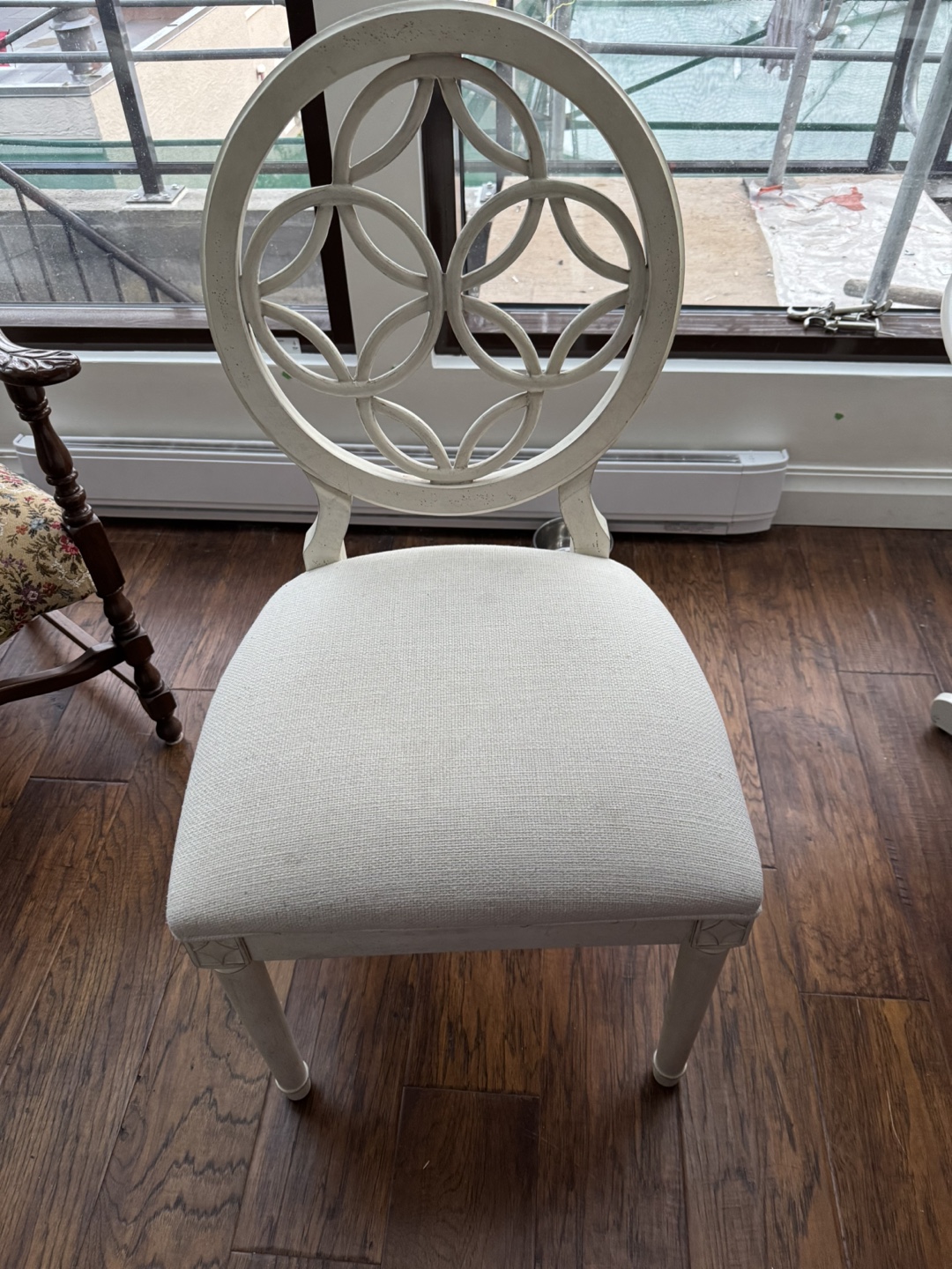 Lovely cream drop leaf table and 2 stylish chairs - photo 4