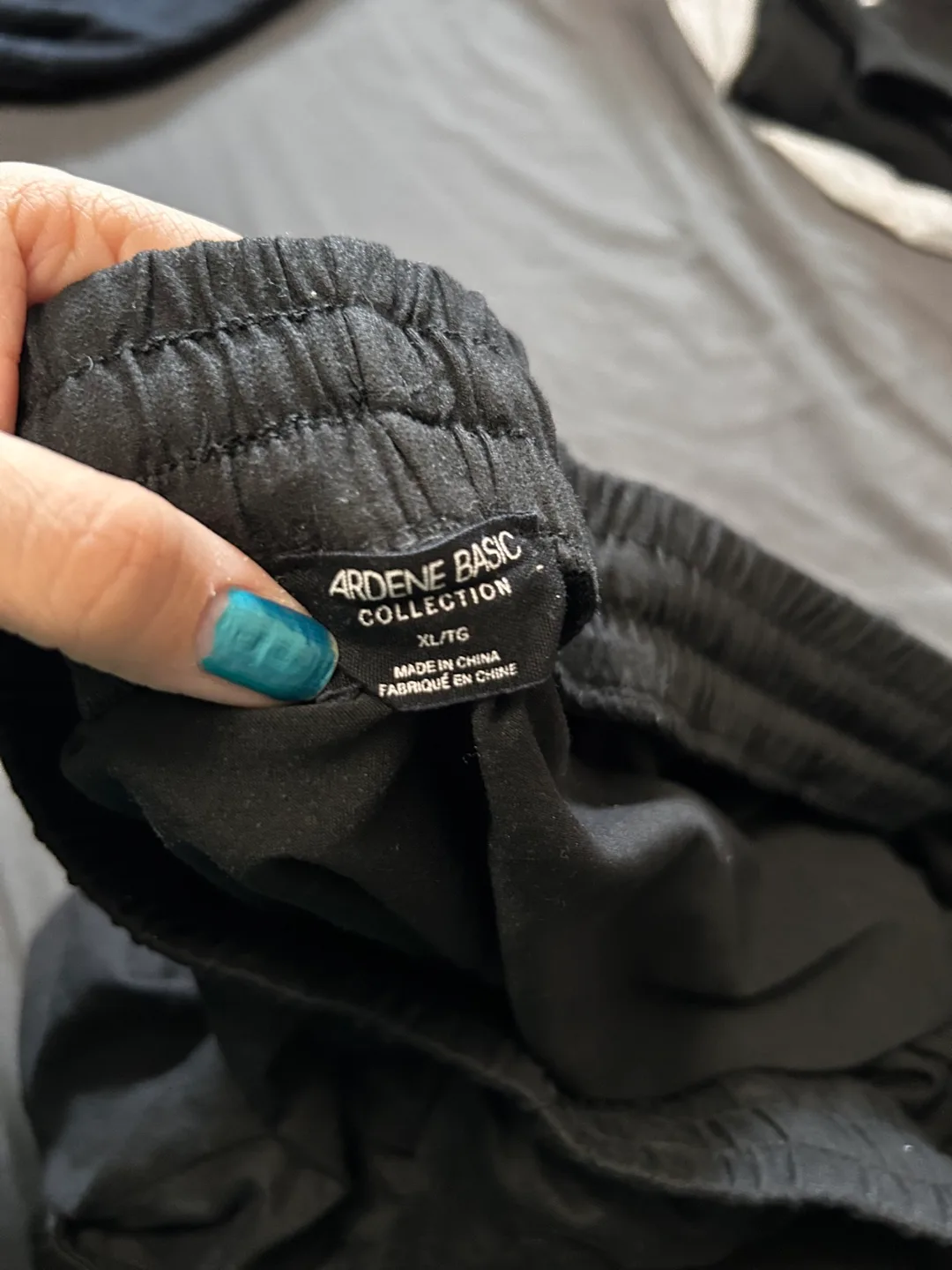 5 pairs of pants image indicator(3)