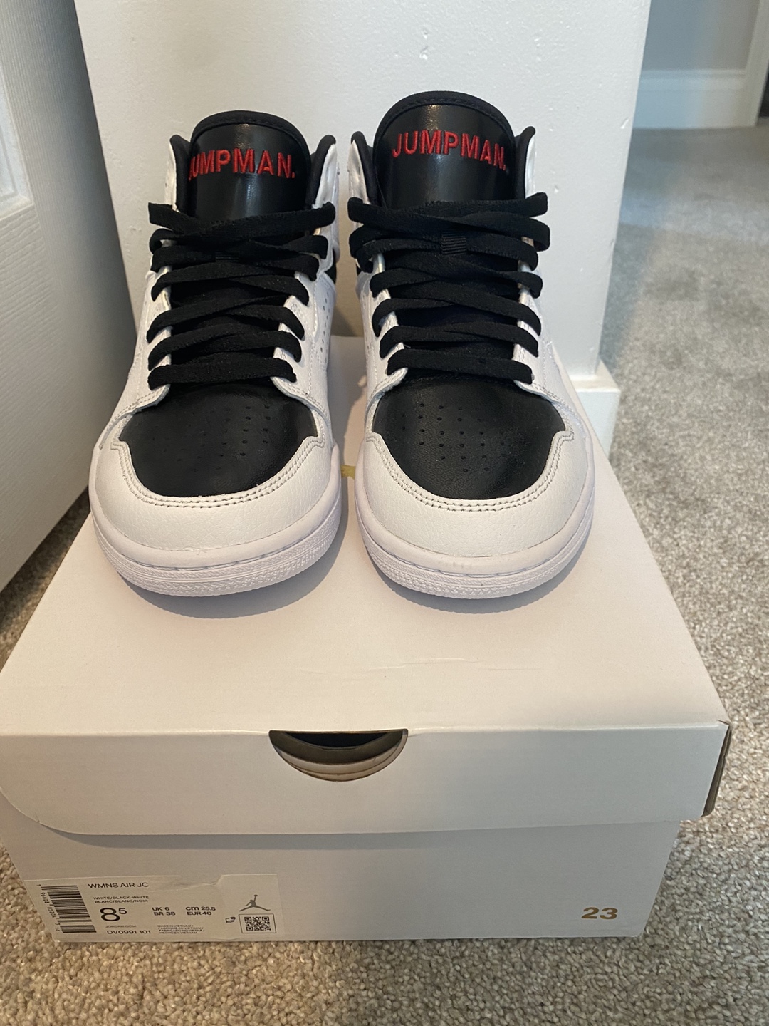 Women's Jordan Air Jordan 1 Mid SE Sneakers - Size 8.5 - photo 3