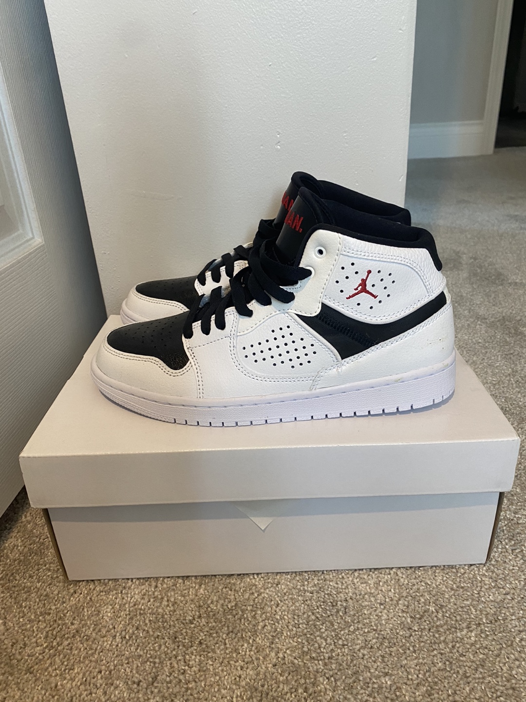 Women's Jordan Air Jordan 1 Mid SE Sneakers - Size 8.5 - photo 4
