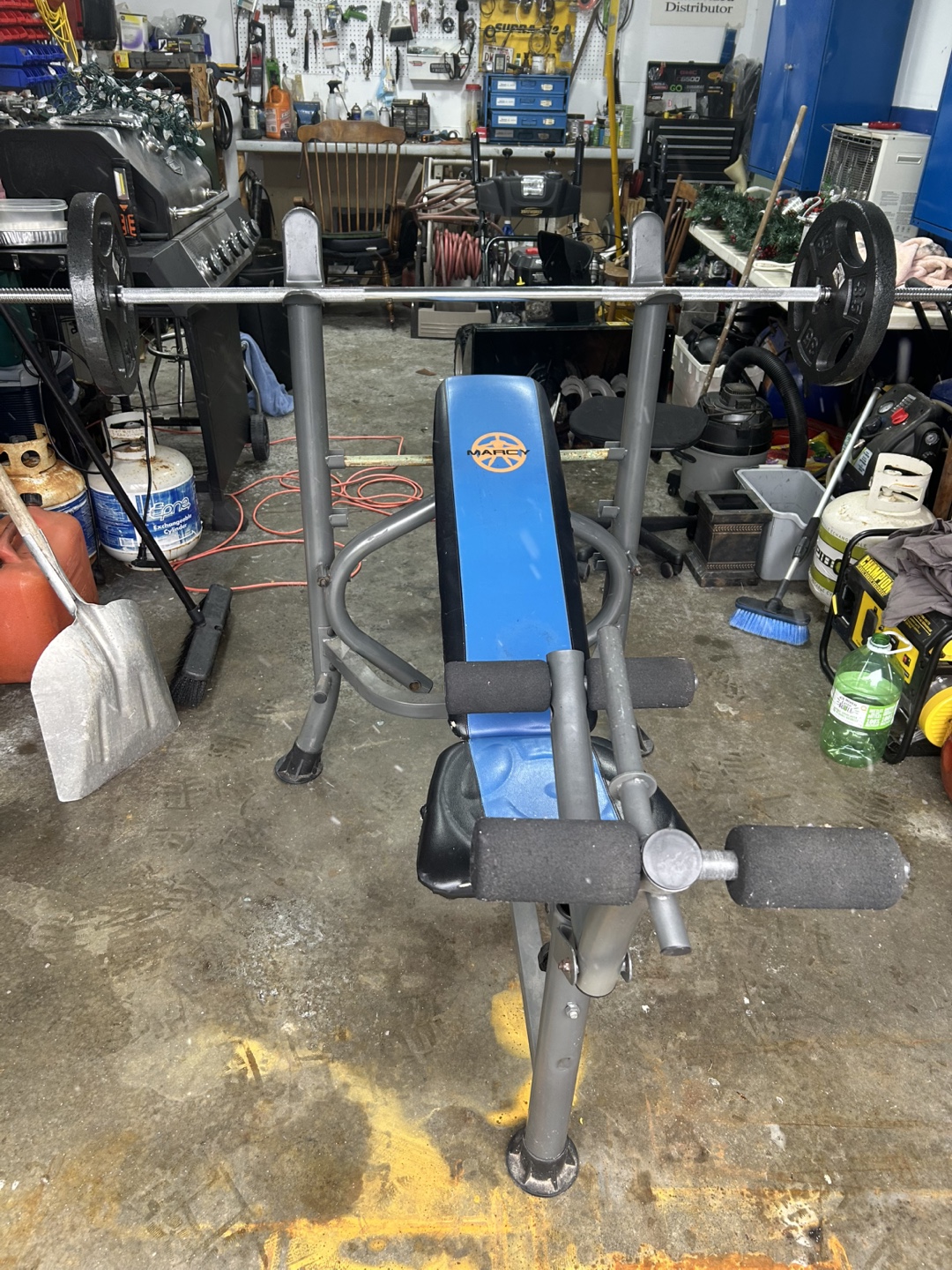 Marcy Weight Bench and bar 2=35 lb plates! Great deal - photo 2