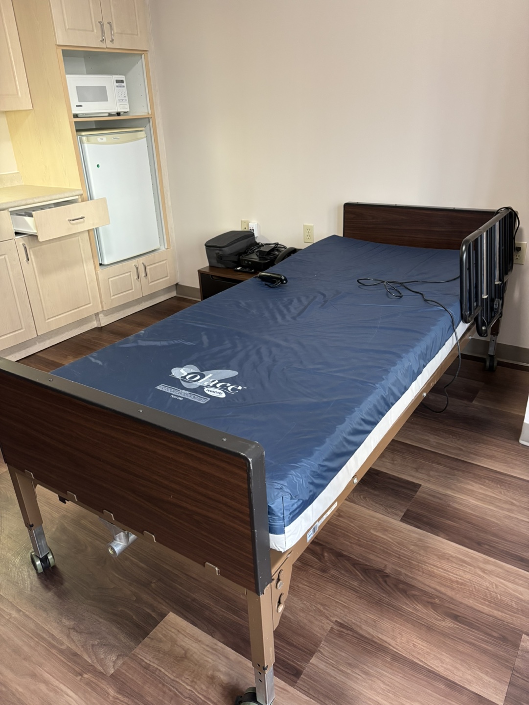 Invacare Solace Hospital Bed - photo 2