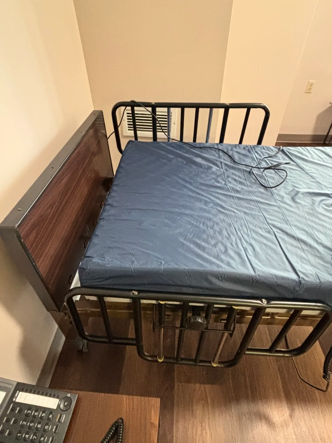 Invacare Solace Hospital Bed image indicator(3)