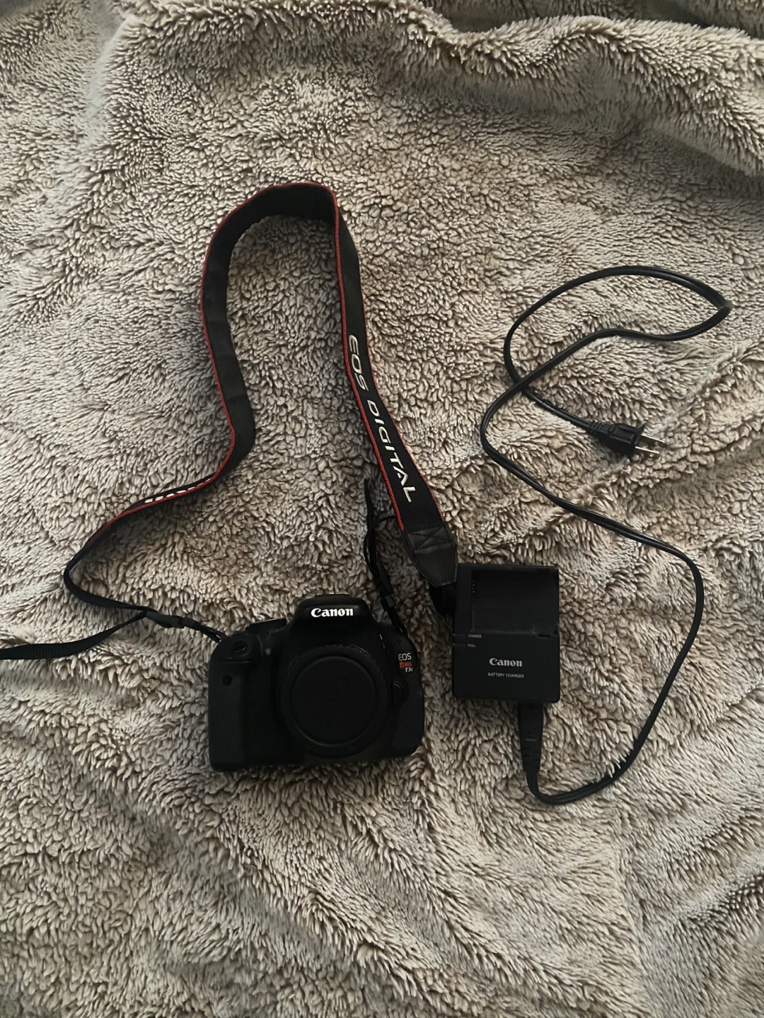 Canon EOS Rebel T3i DSLR Camera with Charger and Strap - photo 3