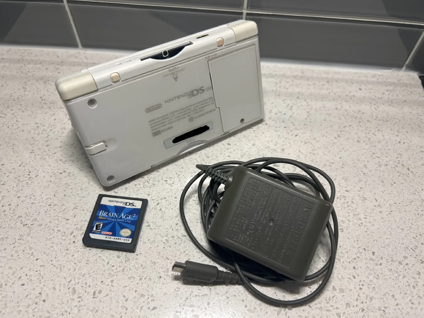 White Nintendo DS lite & Charger image indicator(3)