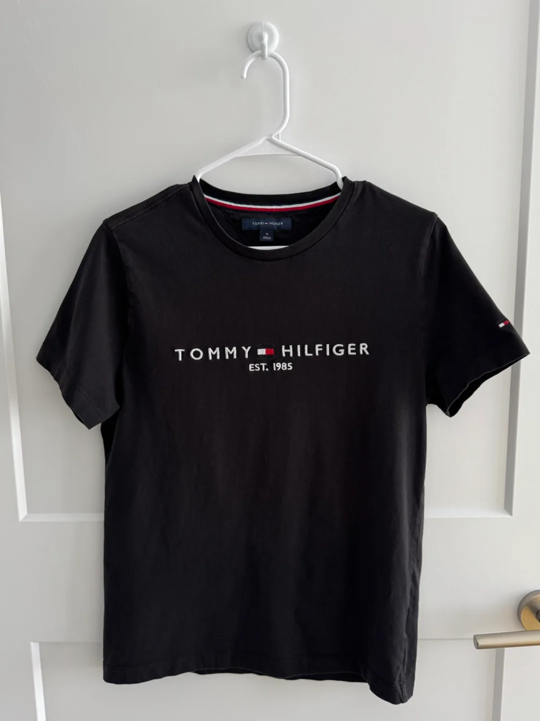 Tommy Hilfiger Black T-Shirt - Size M thumbnail