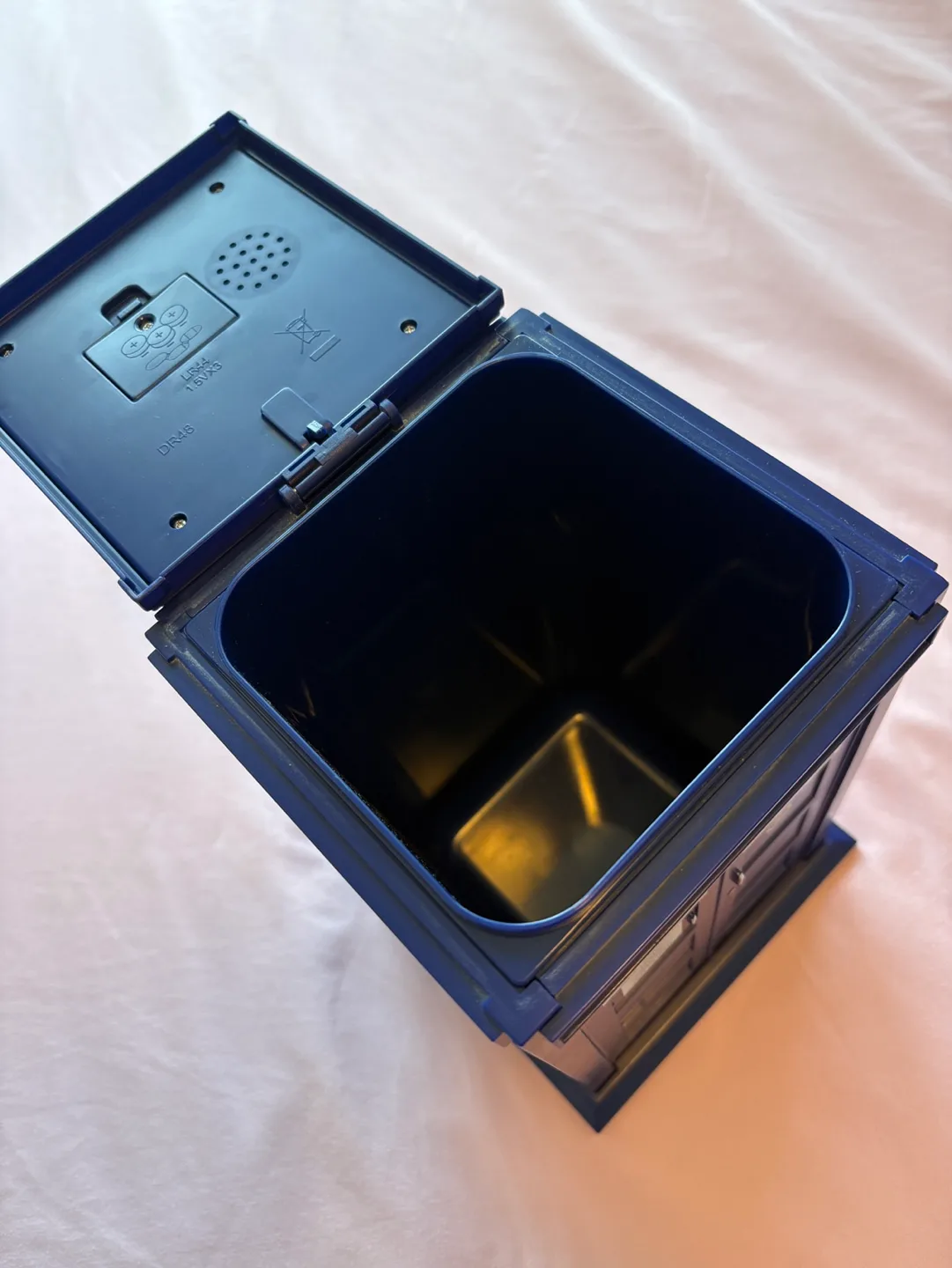 Doctor Who TARDIS Shaped Storage Box / Piggy Bank image indicator(2)
