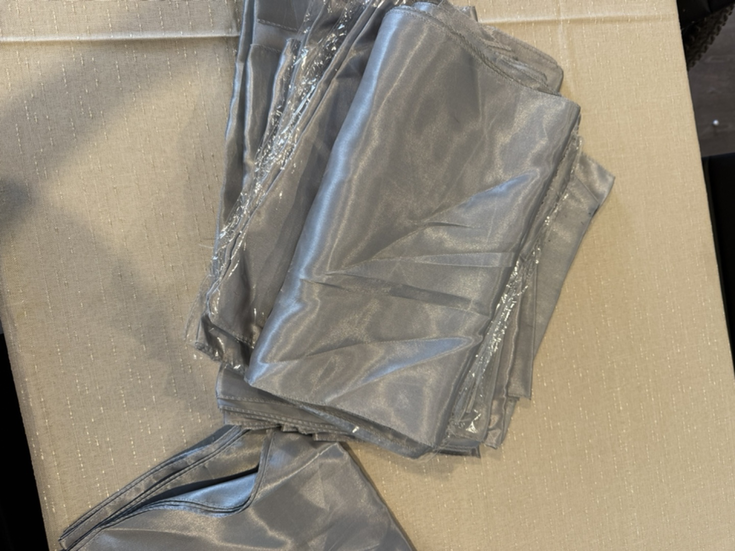 Silver Satin Table Runners (20) - photo 3