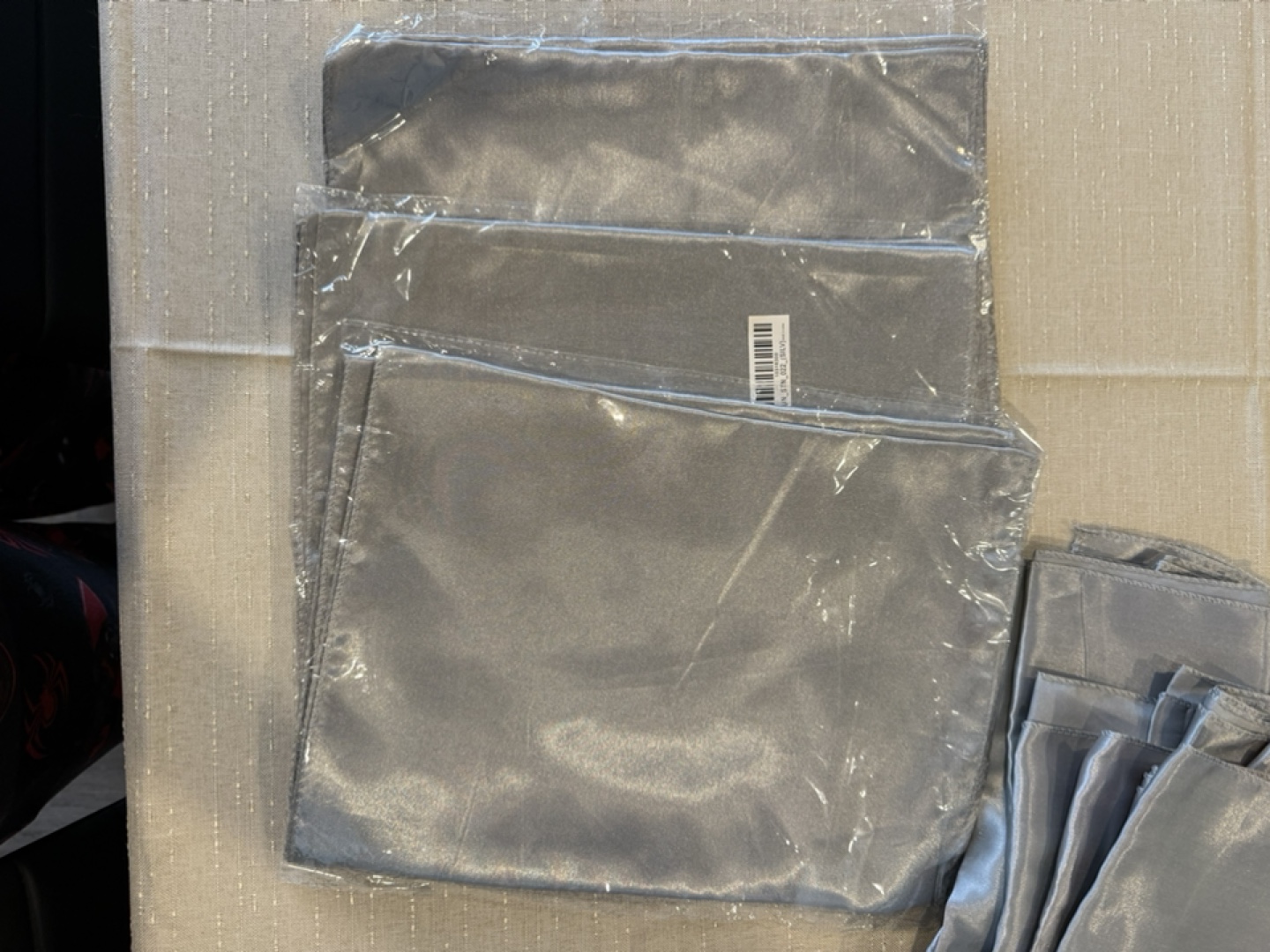 Silver Satin Table Runners (20) - photo 4