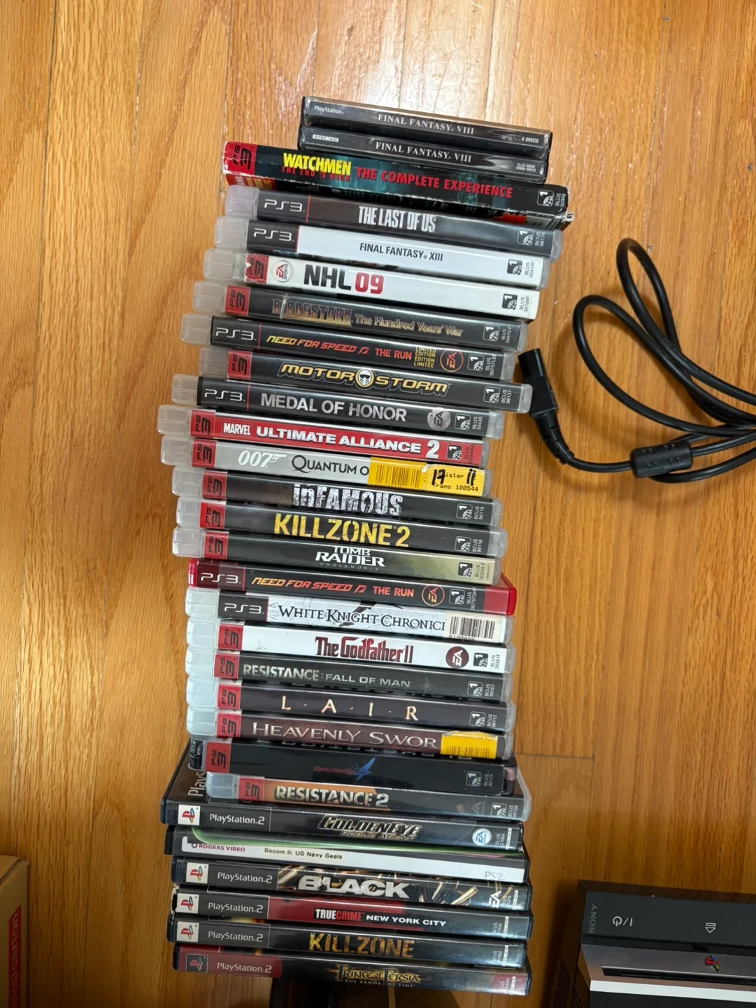 Ps3 (+ extra ps3 for parts) controllers + games image indicator(2)