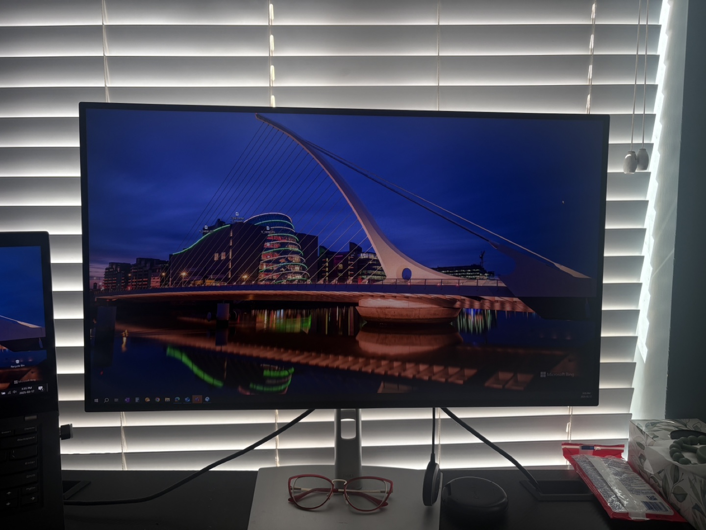 Dell 27 inch Monitor - Excellent Condition - photo 3
