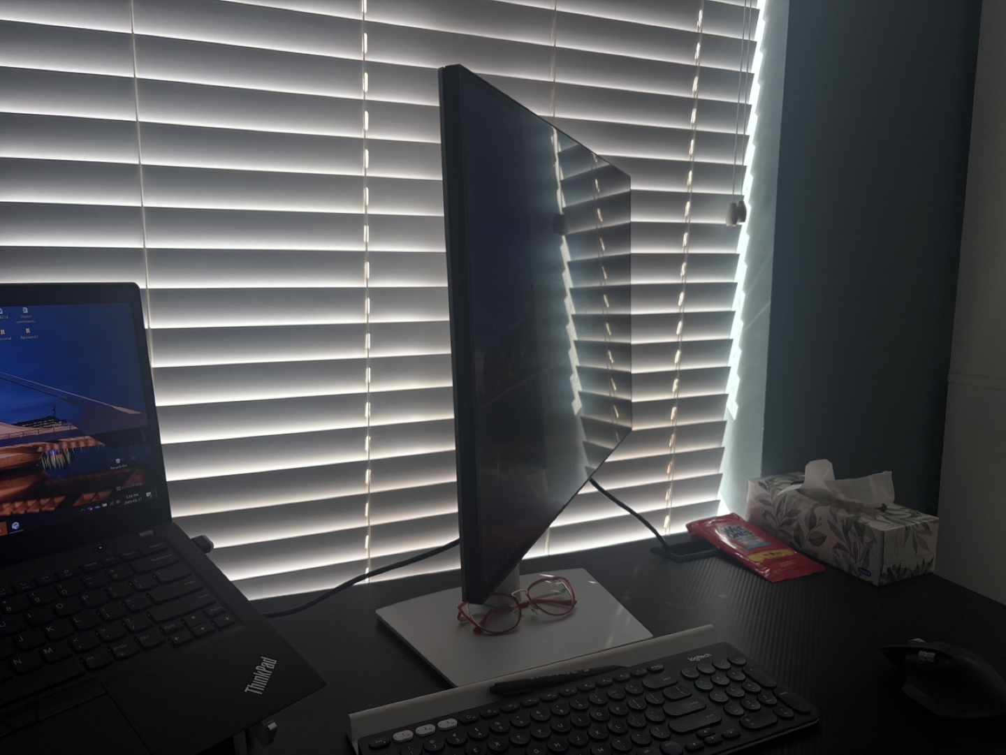 Dell 27 inch Monitor - Excellent Condition - photo 2