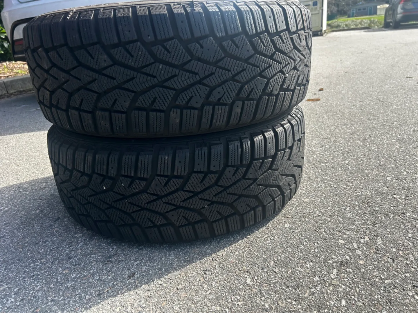 Pair of General Altimax - 205/55R16 @ 30$ each image indicator(2)