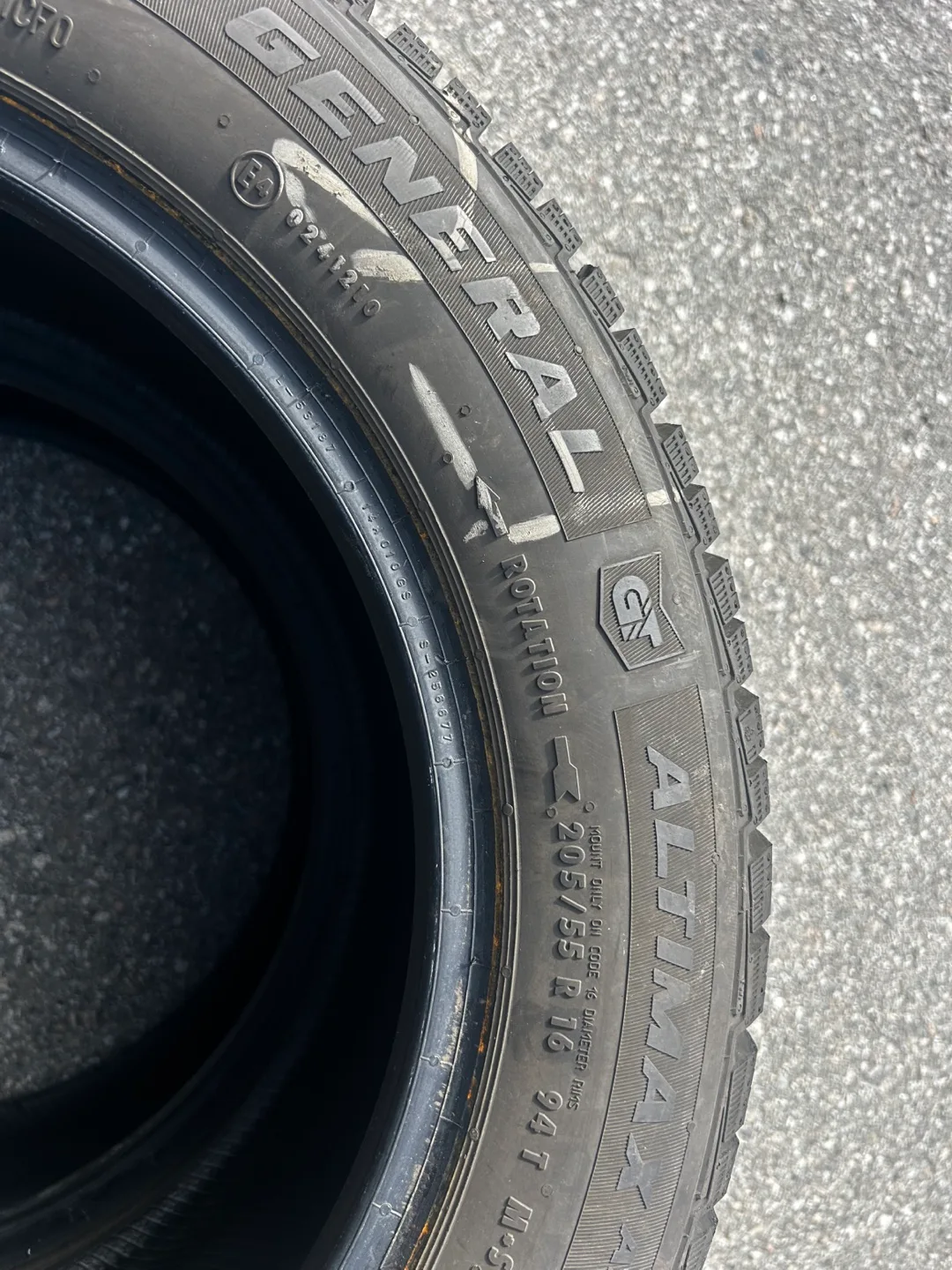 Pair of General Altimax - 205/55R16 @ 30$ each image indicator(4)