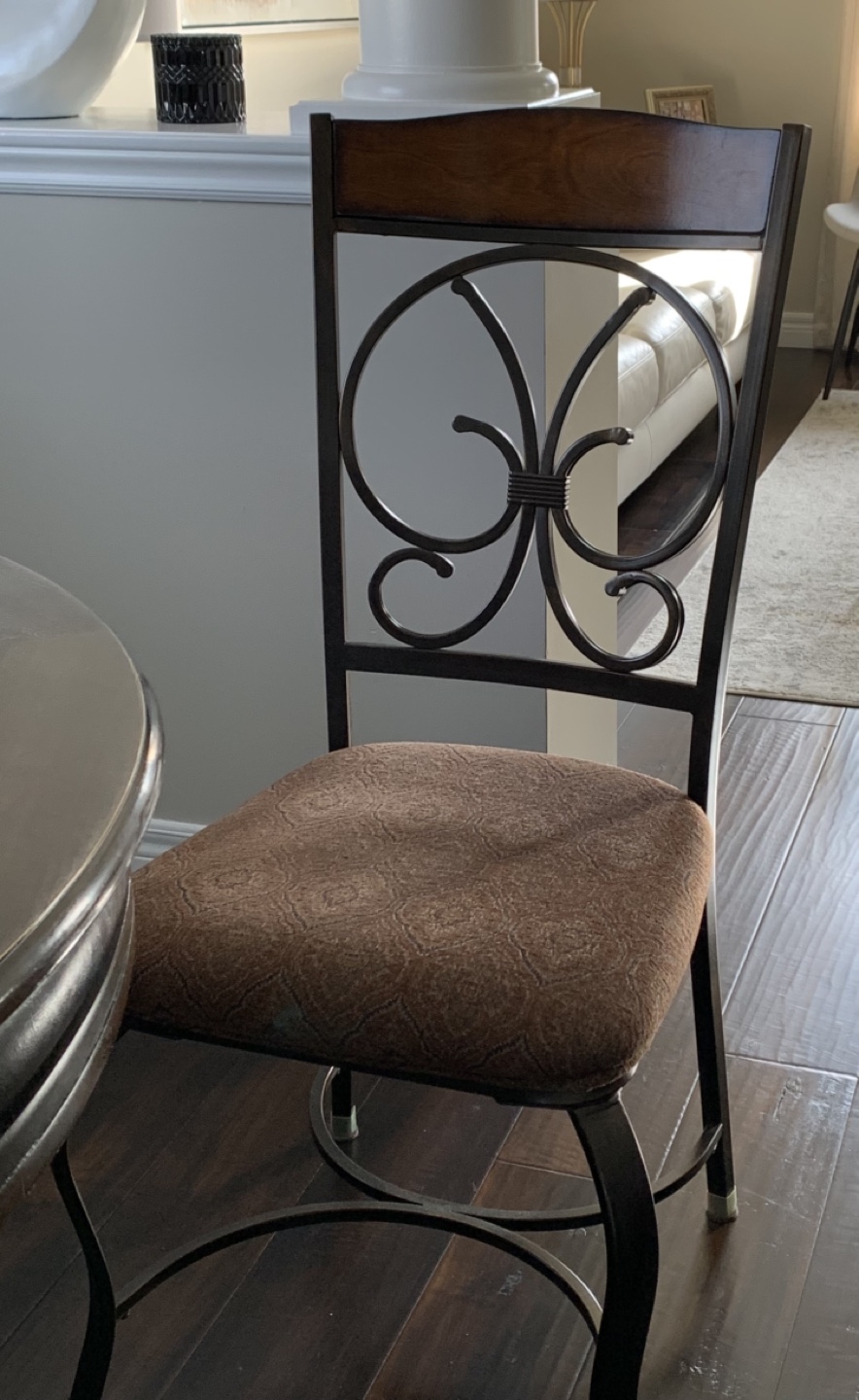 Round Dining Table with Four Chairs - photo 4
