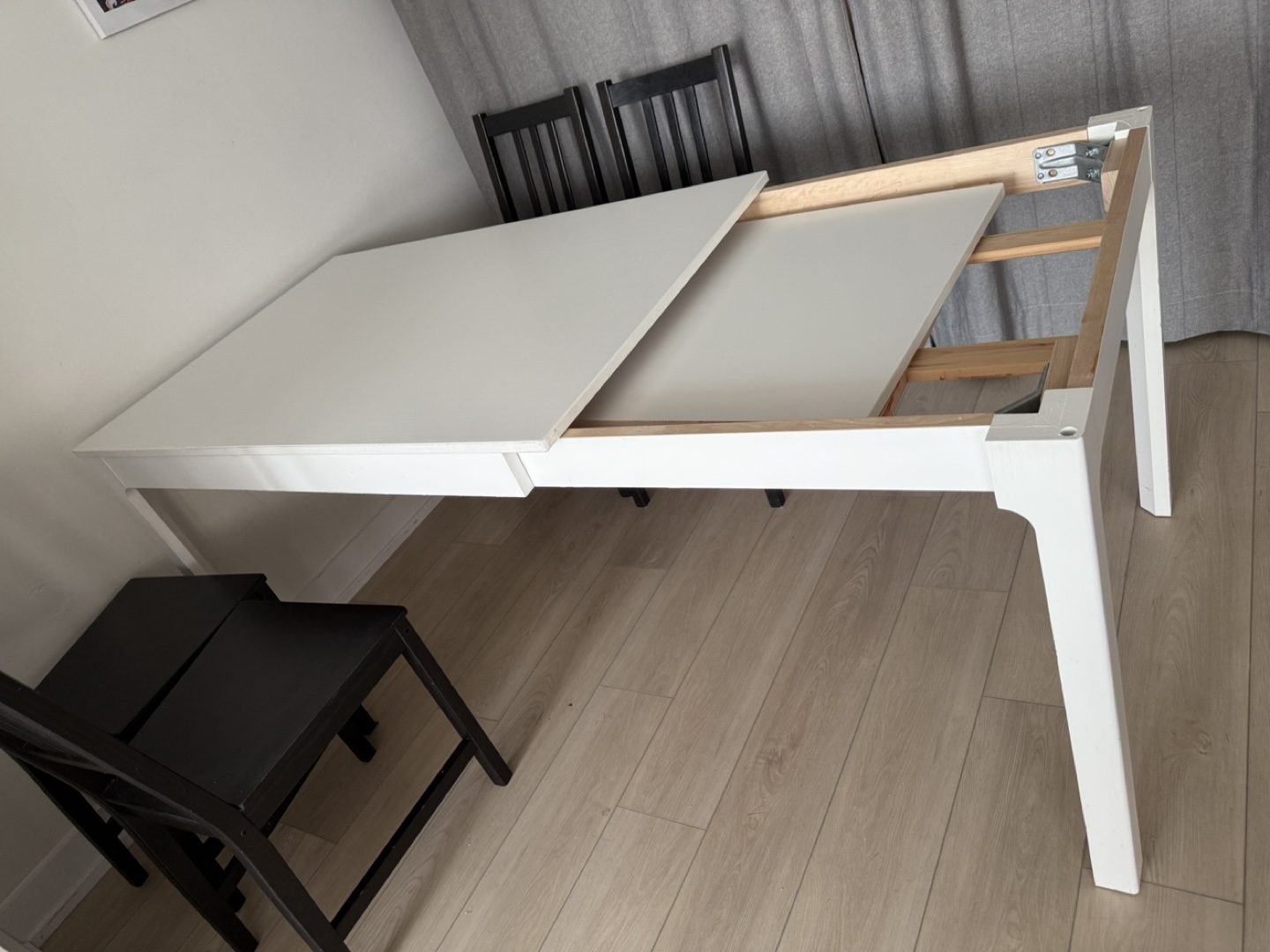 Extendable White Dining Table with Four Black Chairs - photo 5
