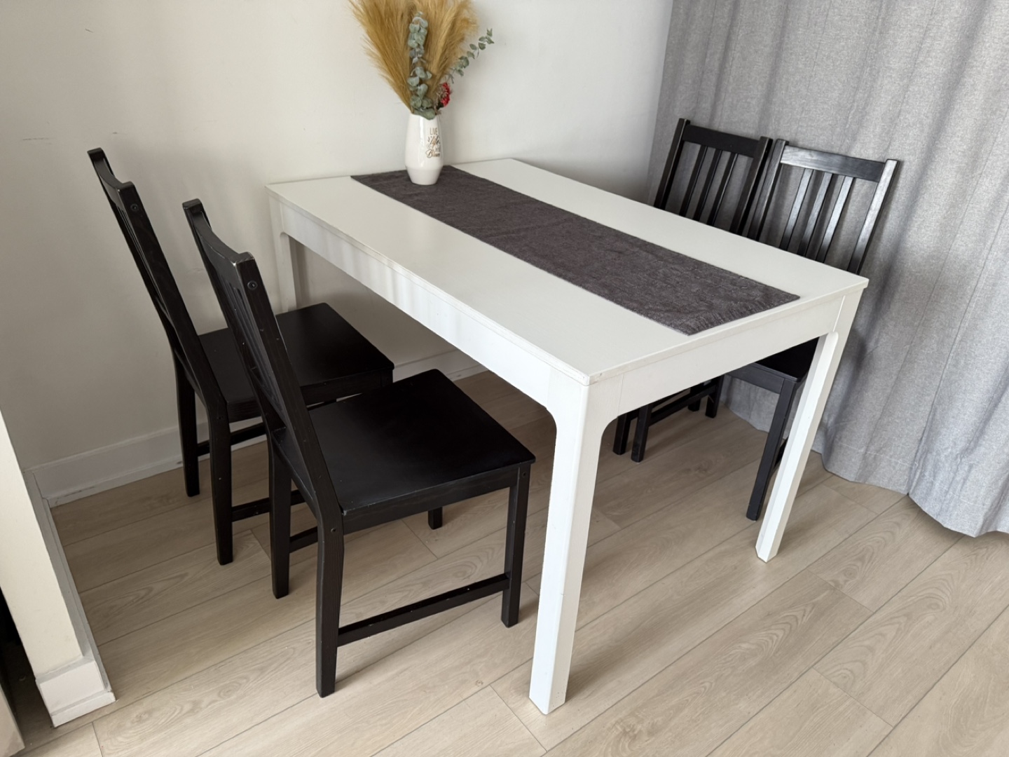 Extendable White Dining Table with Four Black Chairs