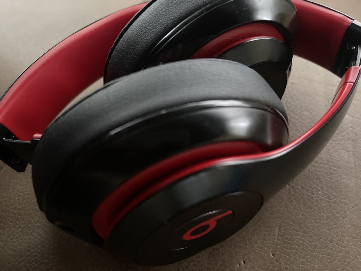 Beats by Dre Studio3 Wireless (Defiant Black-Red)