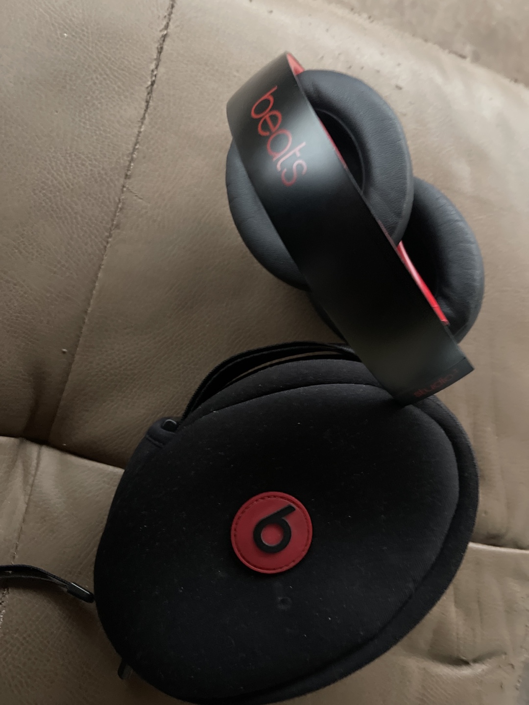 Beats by Dre Studio3 Wireless (Defiant Black-Red) - photo 2