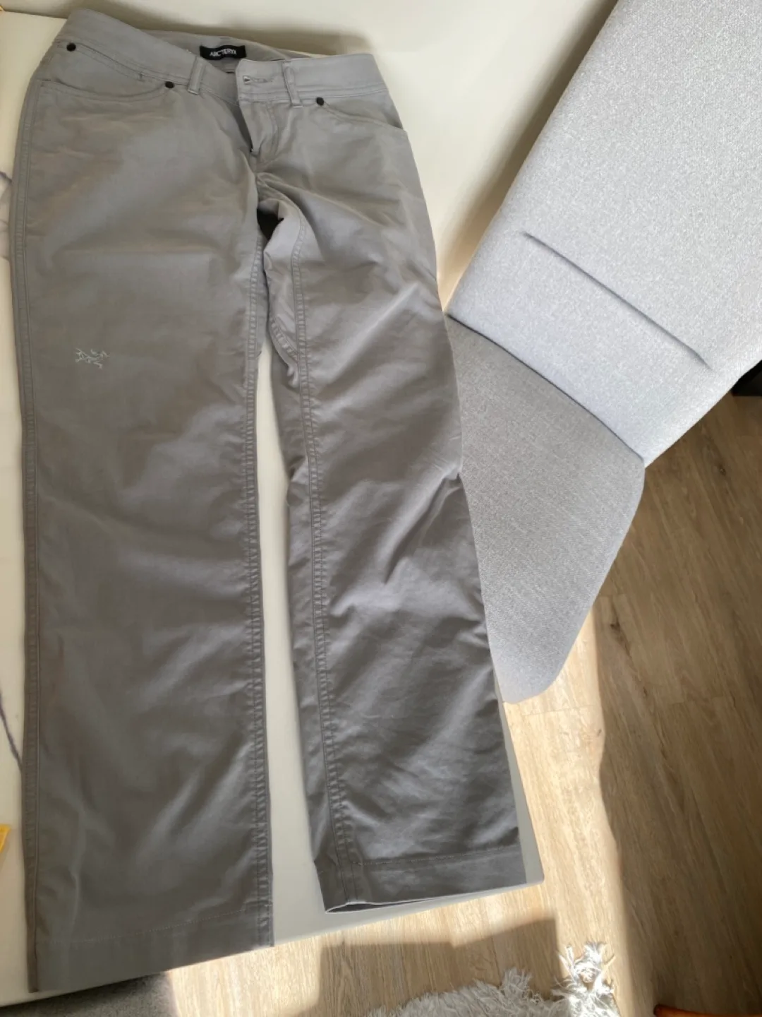 Arcteryx Women's Dori Pants Size 2 Gray Trekking Pants image indicator(3)