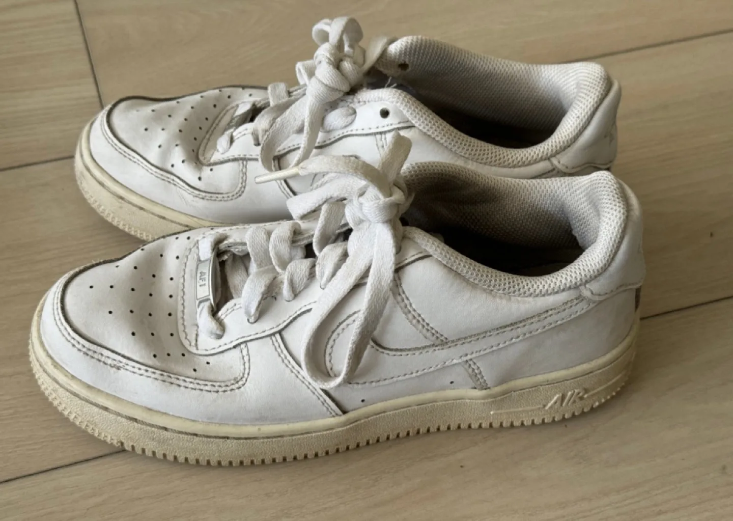 WMNS 6 Nike Air Force 1 ‘07 white image indicator(2)