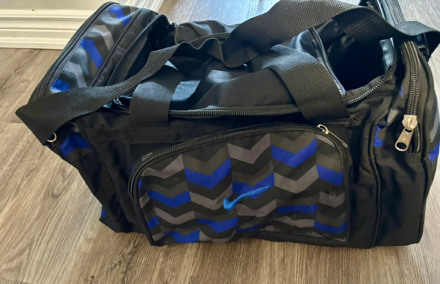 Nike duffel bag image indicator(3)