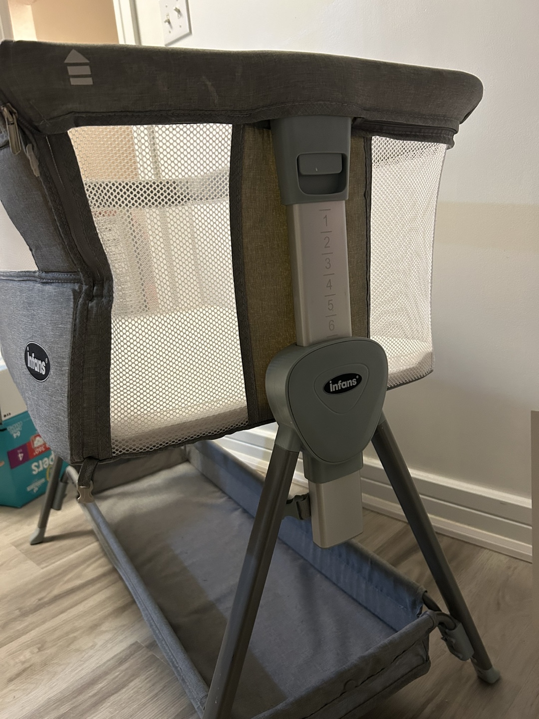 Infans Bassinet with Storage Shelf - photo 2