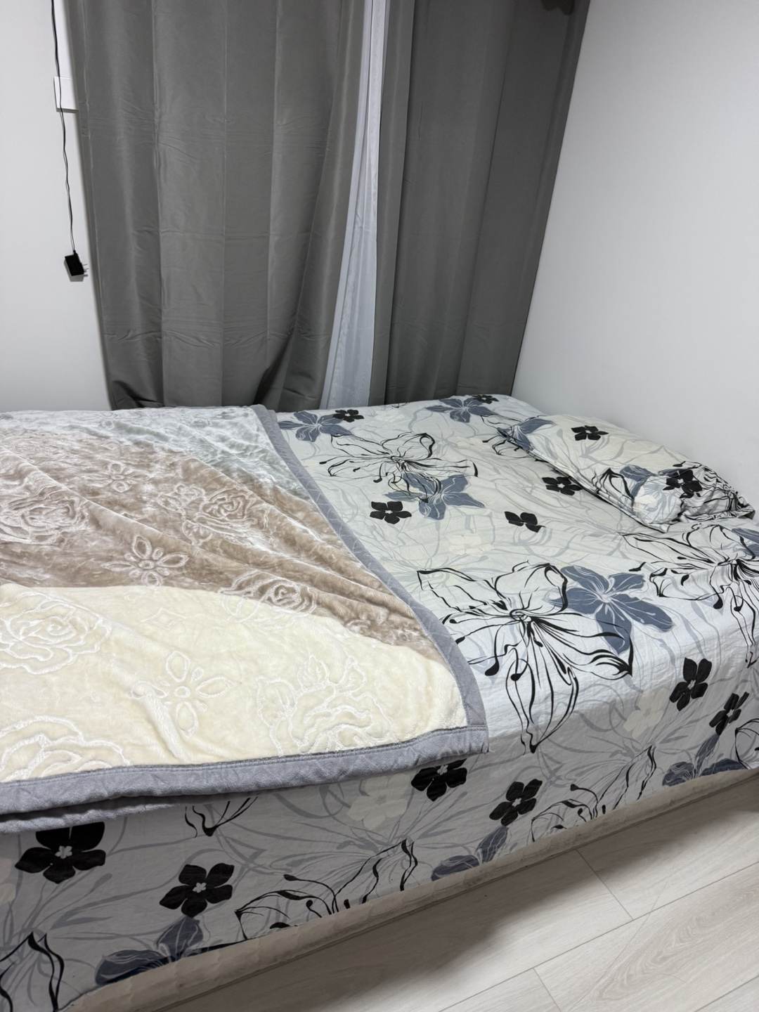 Queen size bed with spring - photo 2