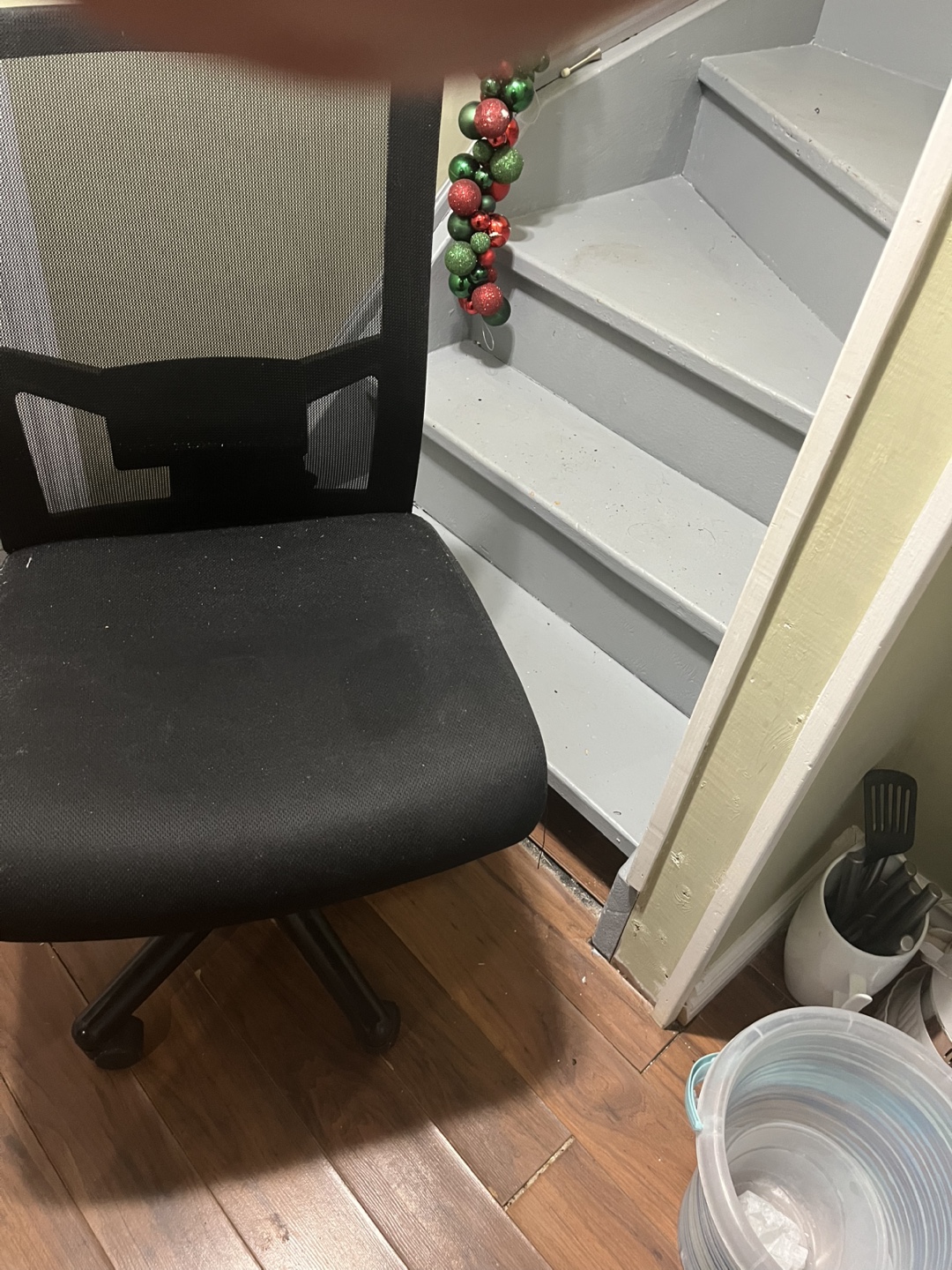 Black Mesh Office Chair - photo 2
