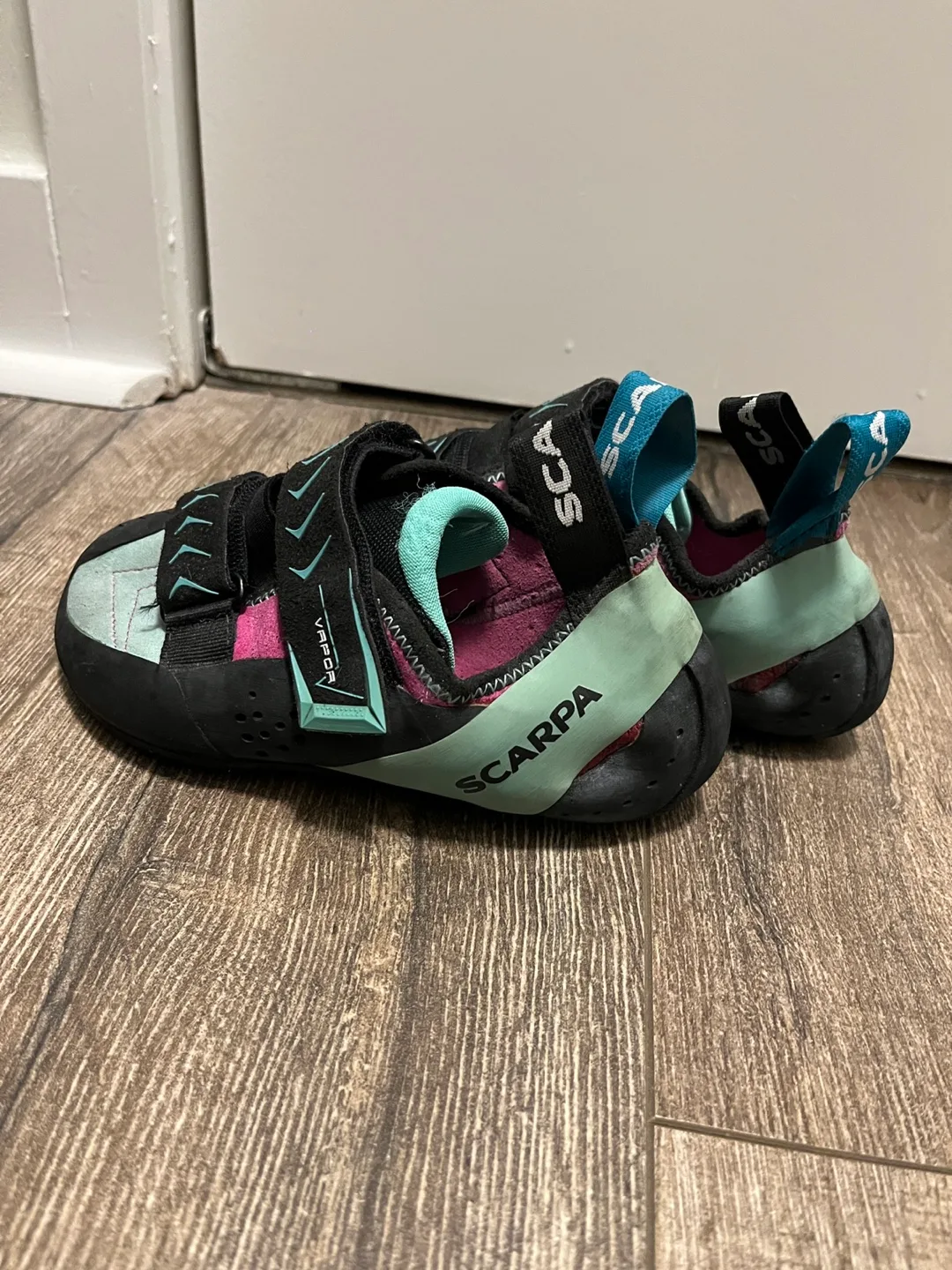 Like new! Scarpa Vapor V Climbing Shoes - Women's EU size 37 image indicator(3)