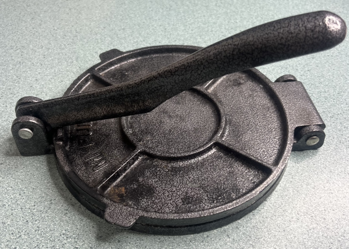Mi Pueblo Cast Iron  7.5” Tortilla Press