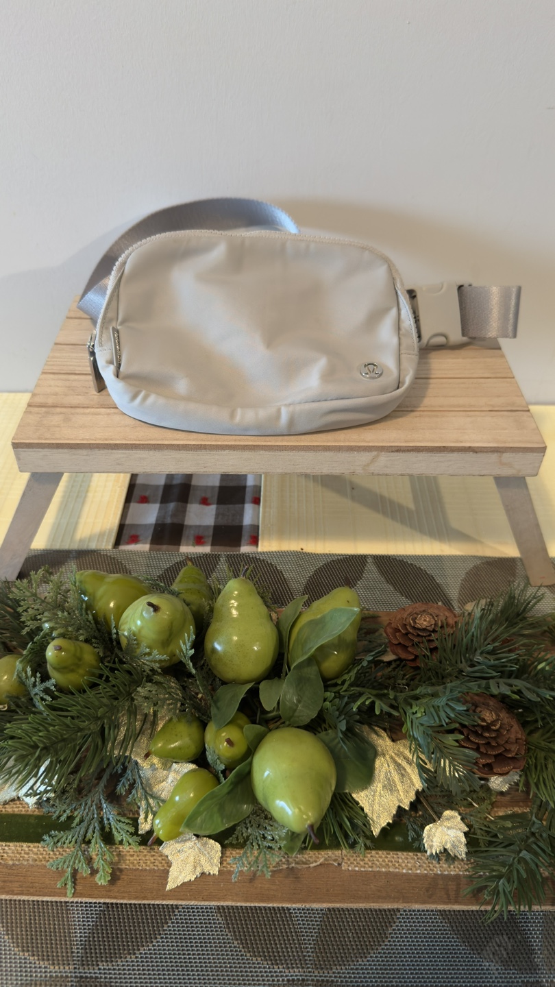 Lululemon Waist Bag - Light Grey - photo 2
