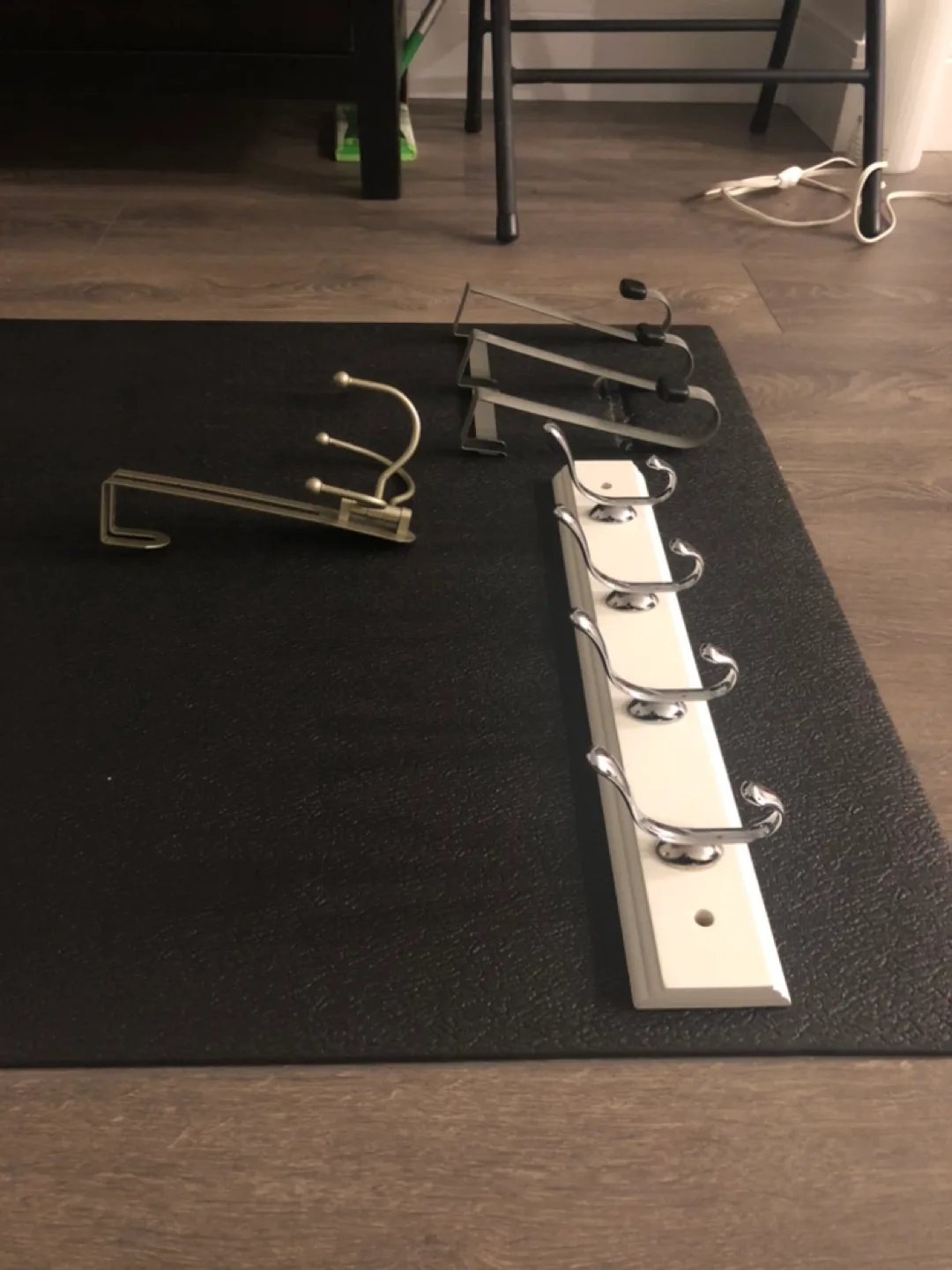 Set of 3 Hooks - Wall Mount & Over-the-Door image indicator(2)