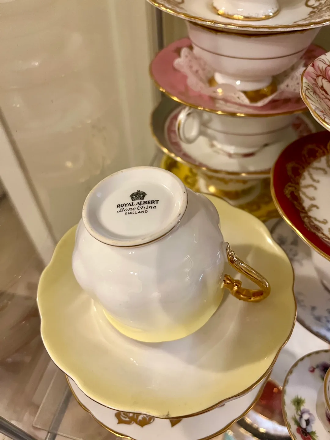 Vintage Royal Albert Bone China Teacup and Saucer image indicator(3)