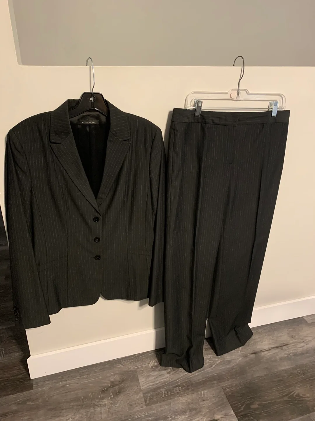Elie Tahari Women's Pinstripe Suit Size 12 image indicator(2)