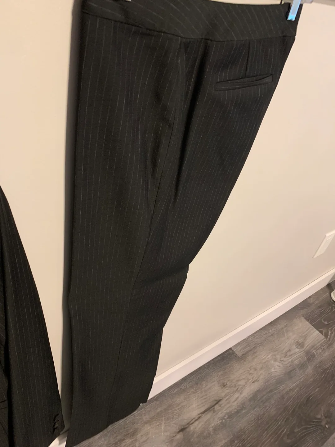 Elie Tahari Women's Pinstripe Suit Size 12 image indicator(7)