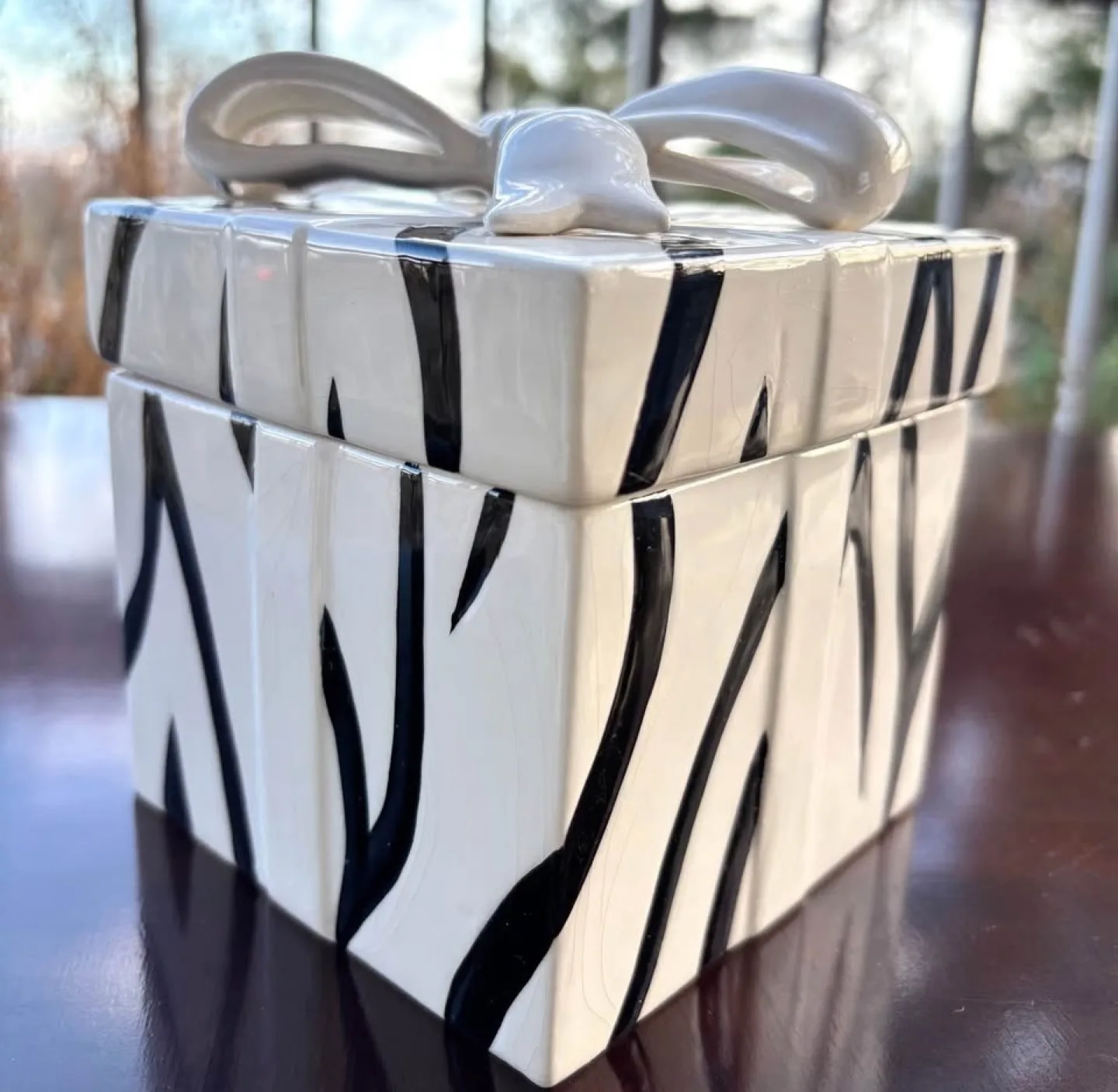 Vintage Dana Buchman Ceramic Decorative Gift Box Like New image indicator(6)