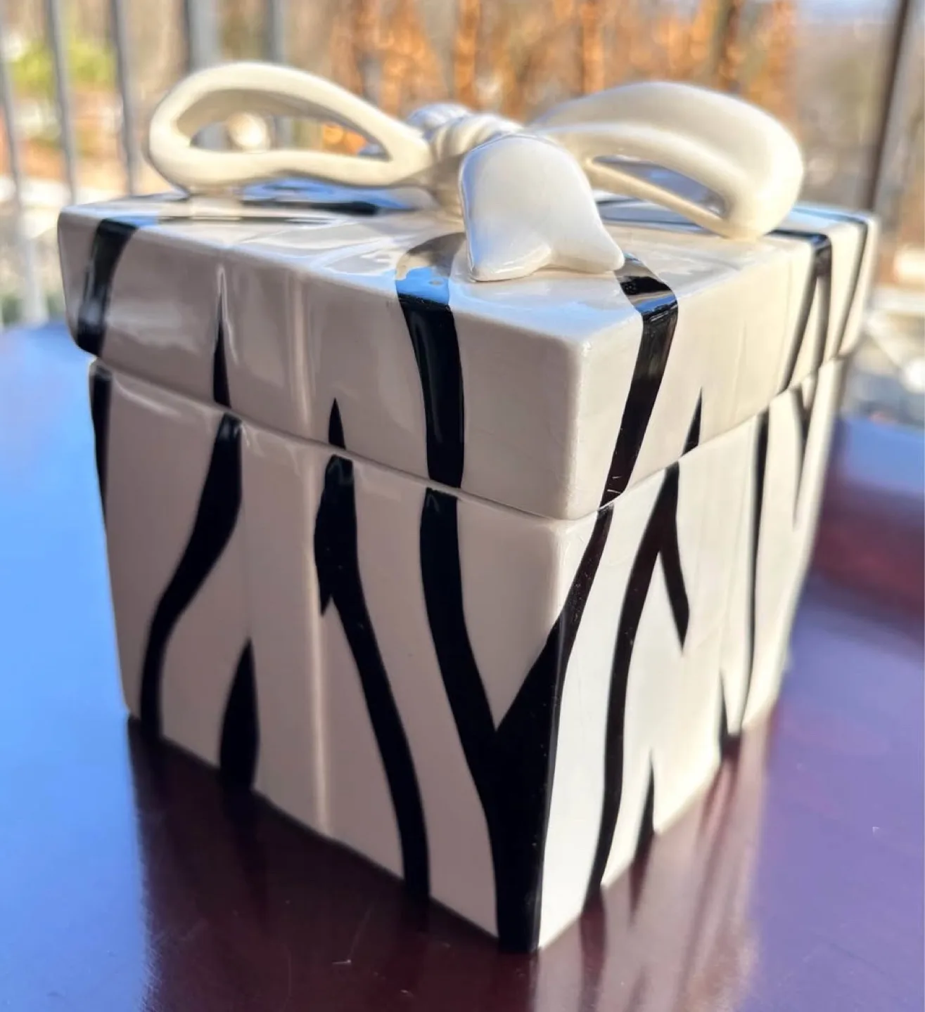 Vintage Dana Buchman Ceramic Decorative Gift Box Like New image indicator(2)