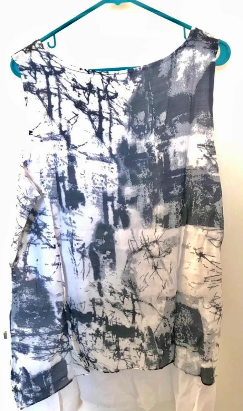 Red Coral Women's Abstract Print Sleeveless Blouse Size XXL image indicator(2)