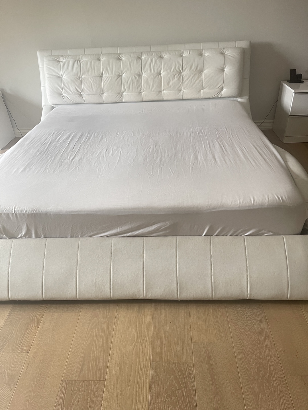 King Size White Leather Bed Frame - photo 4