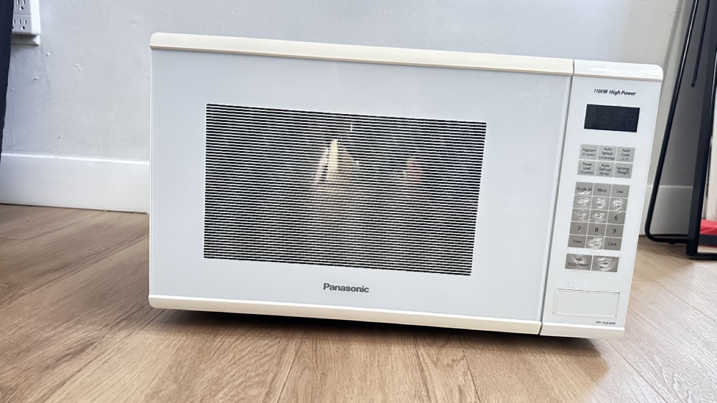 Panasonic 1100W Microwave - photo 2