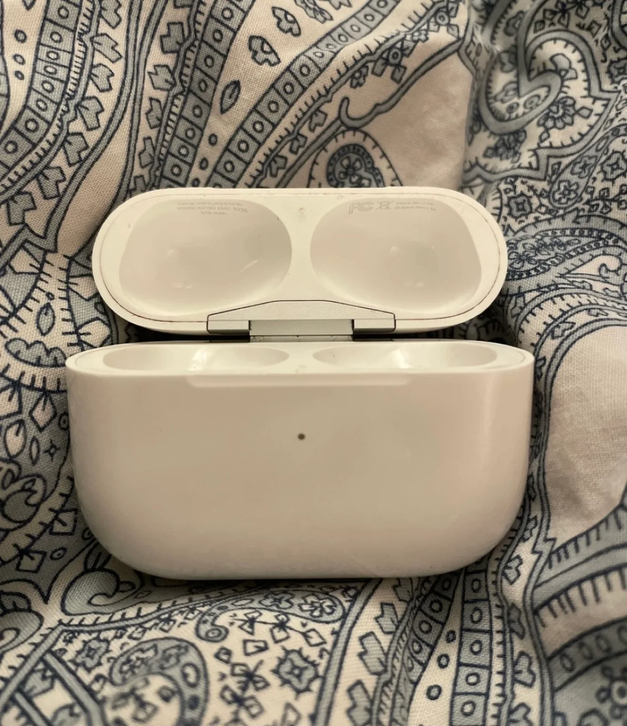 Apple MagSafe Charging Case for AirPods Pro1 image indicator(4)