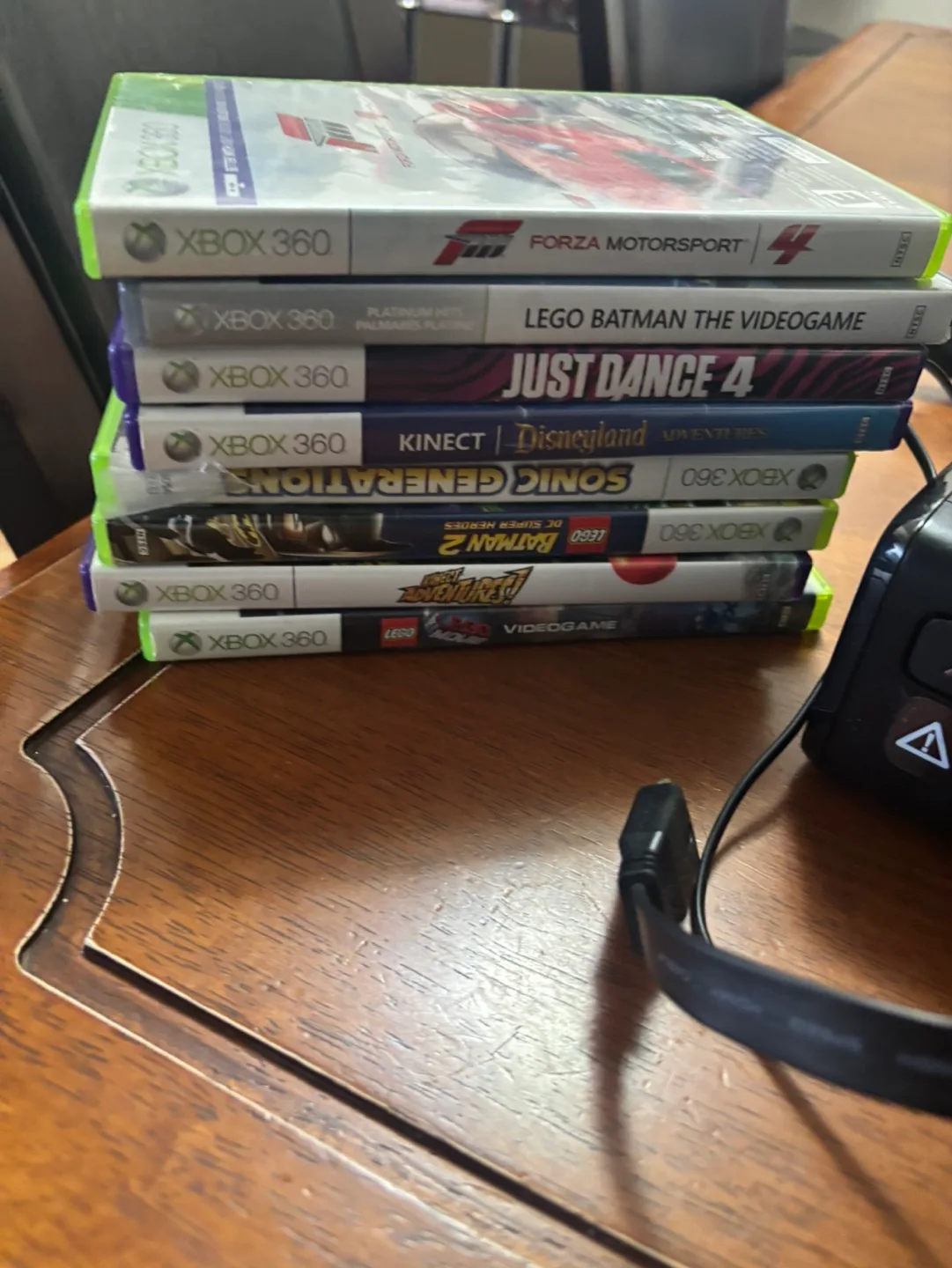 Xbox 360 Kinect Bundle with Games image indicator(4)