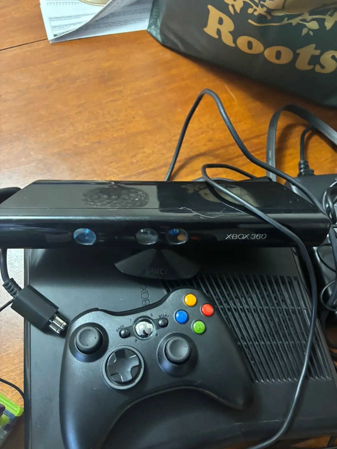 Xbox 360 Kinect Bundle with Games image indicator(2)