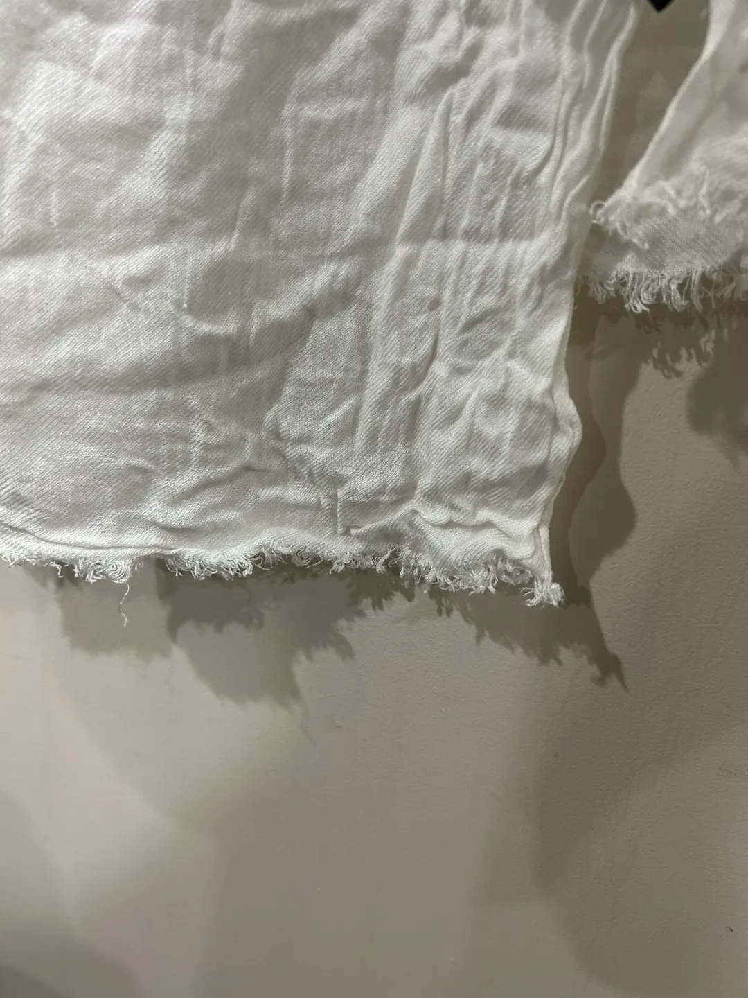 Le chateau white shawl , never worn image indicator(2)