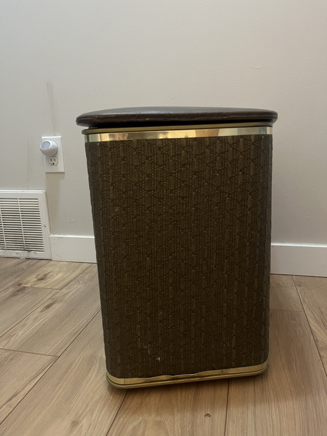 Vintage Small Brown Wicker Laundry Hamper/Storage - photo 2
